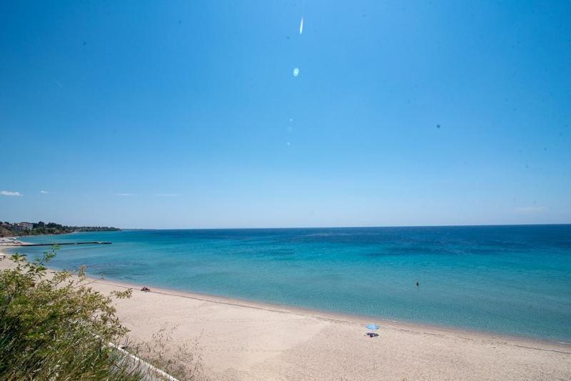 Grcka Reni Greece Beach Penthaus 3 Nea Kallikrateia Bagian luar foto
